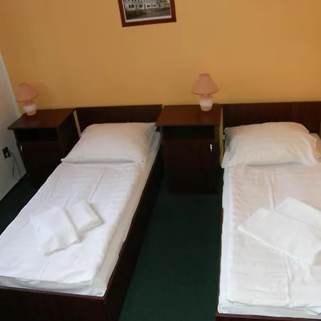Schindleruv Haj Hotell 3*
